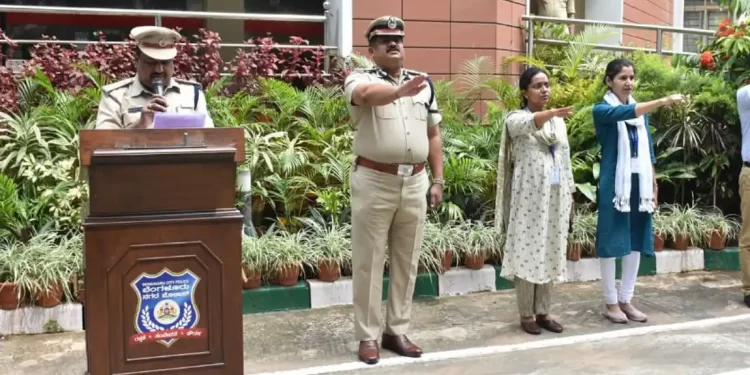 ಬೆಂಗಳೂರು ನಗರ ಪೊಲೀಸರು ವಿಜಿಲೆನ್ಸ್ ಜಾಗೃತಿ ಸಪ್ತಾಹವನ್ನು ಪ್ರಮಾಣ ವಚನ ಸಮಾರಂಭದೊಂದಿಗೆ ಸ್ವೀಕರಿಸಿದ್ದಾರೆ